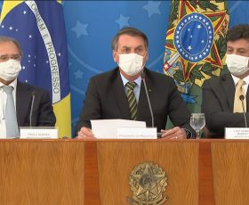 Bolsonaro suspende contratos de trabalhos e empresas não pagarão salários por 4 meses